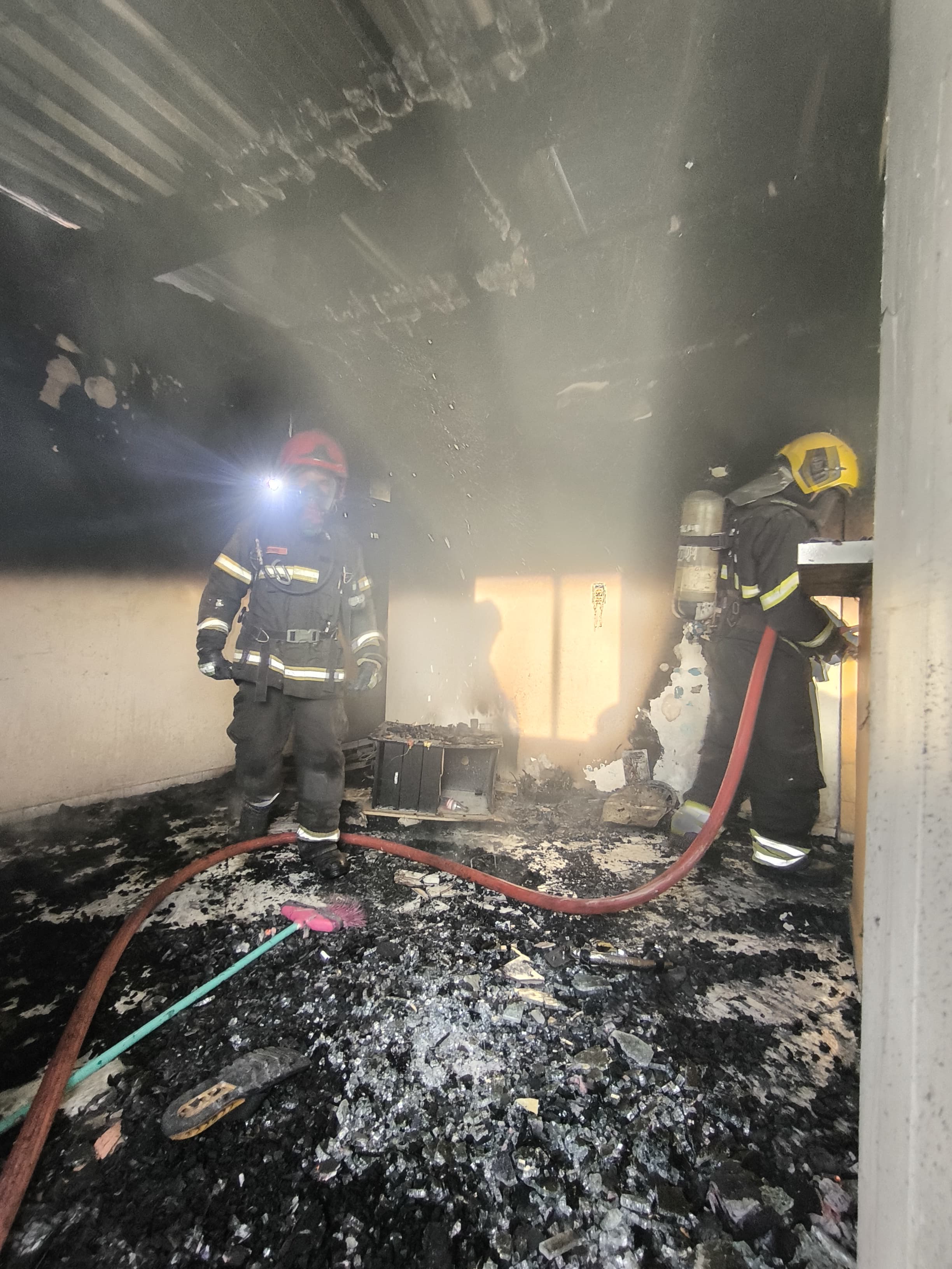 Moradores perdem tudo em incêndio que devastou casa no Alvorada; veja fotos