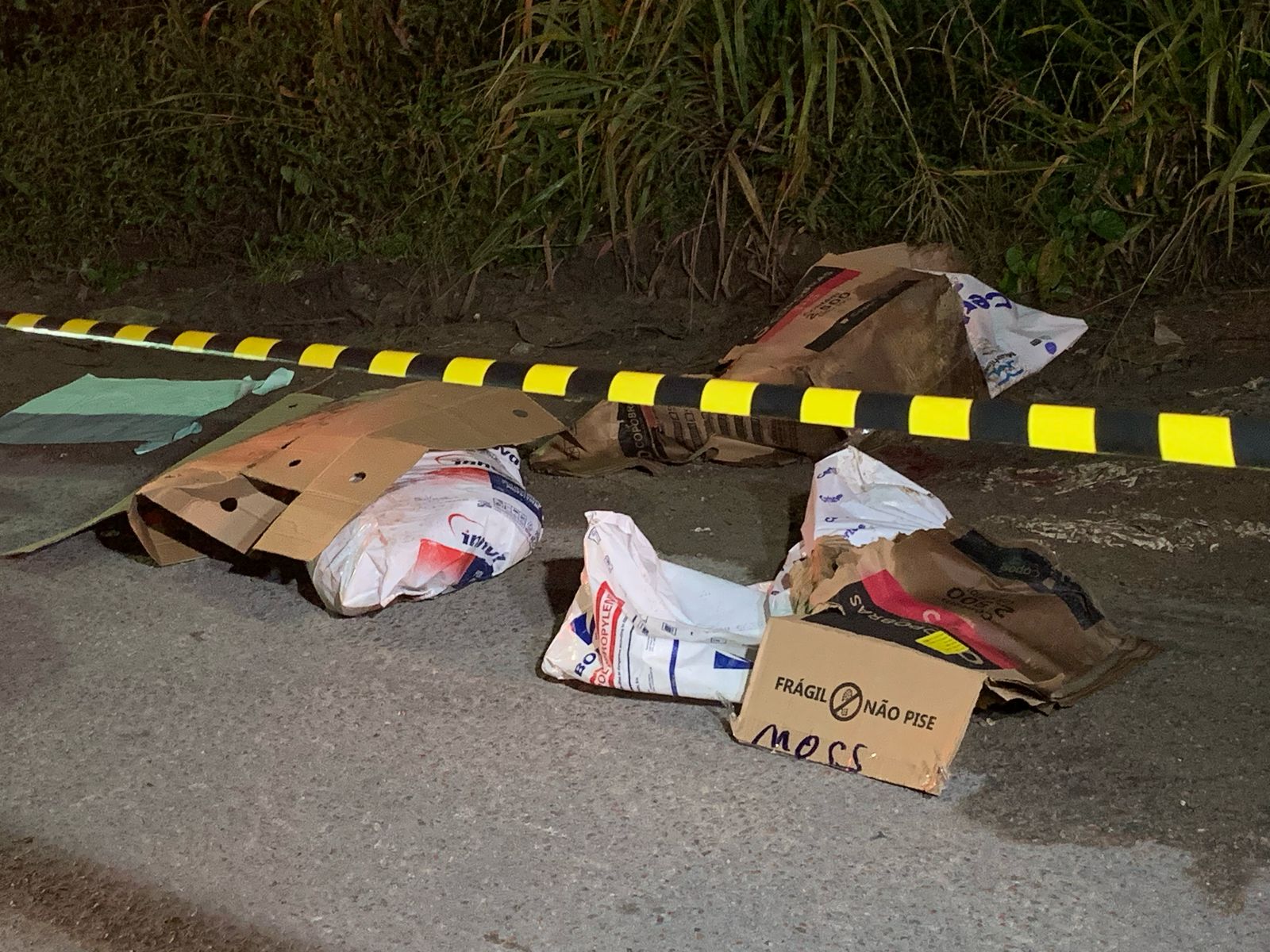 Corpo esquartejado é encontrado ao lado de bilhete em avenida de Manaus