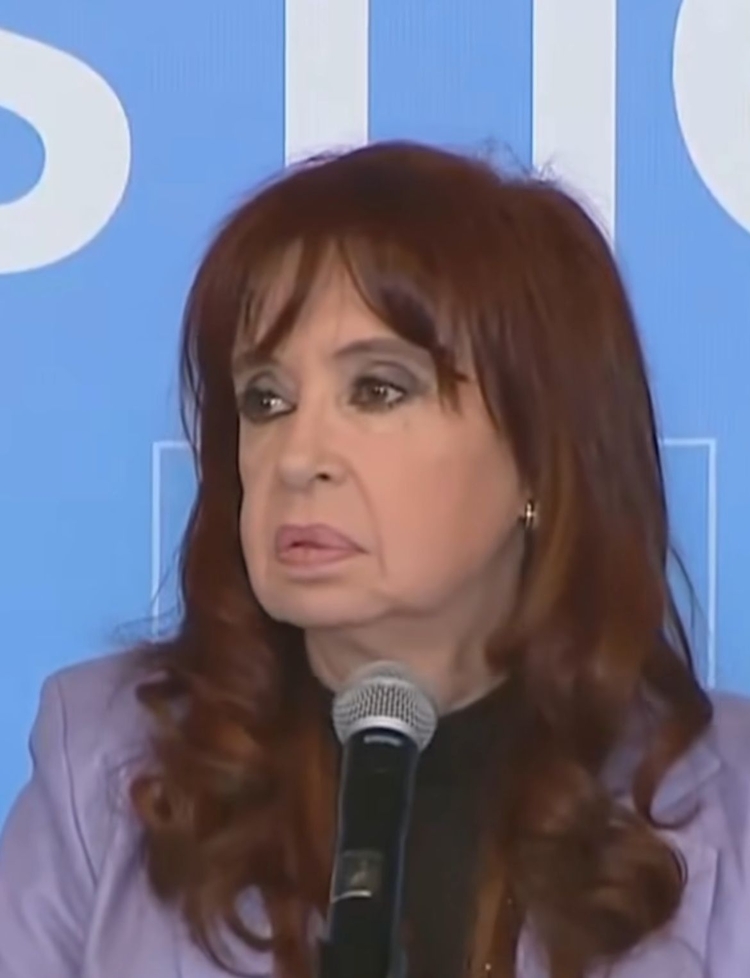 Ex-presidente da Argentina Cristina Kirchner começa a cumprir prisão domiciliar
