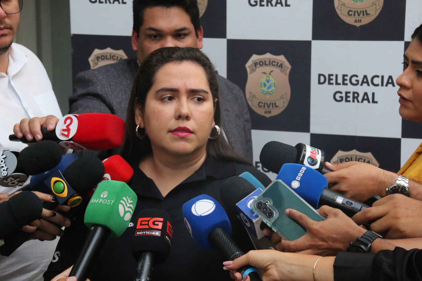 Homem e filho podem ter sido mortos por engano no Jorge Teixeira, diz delegada