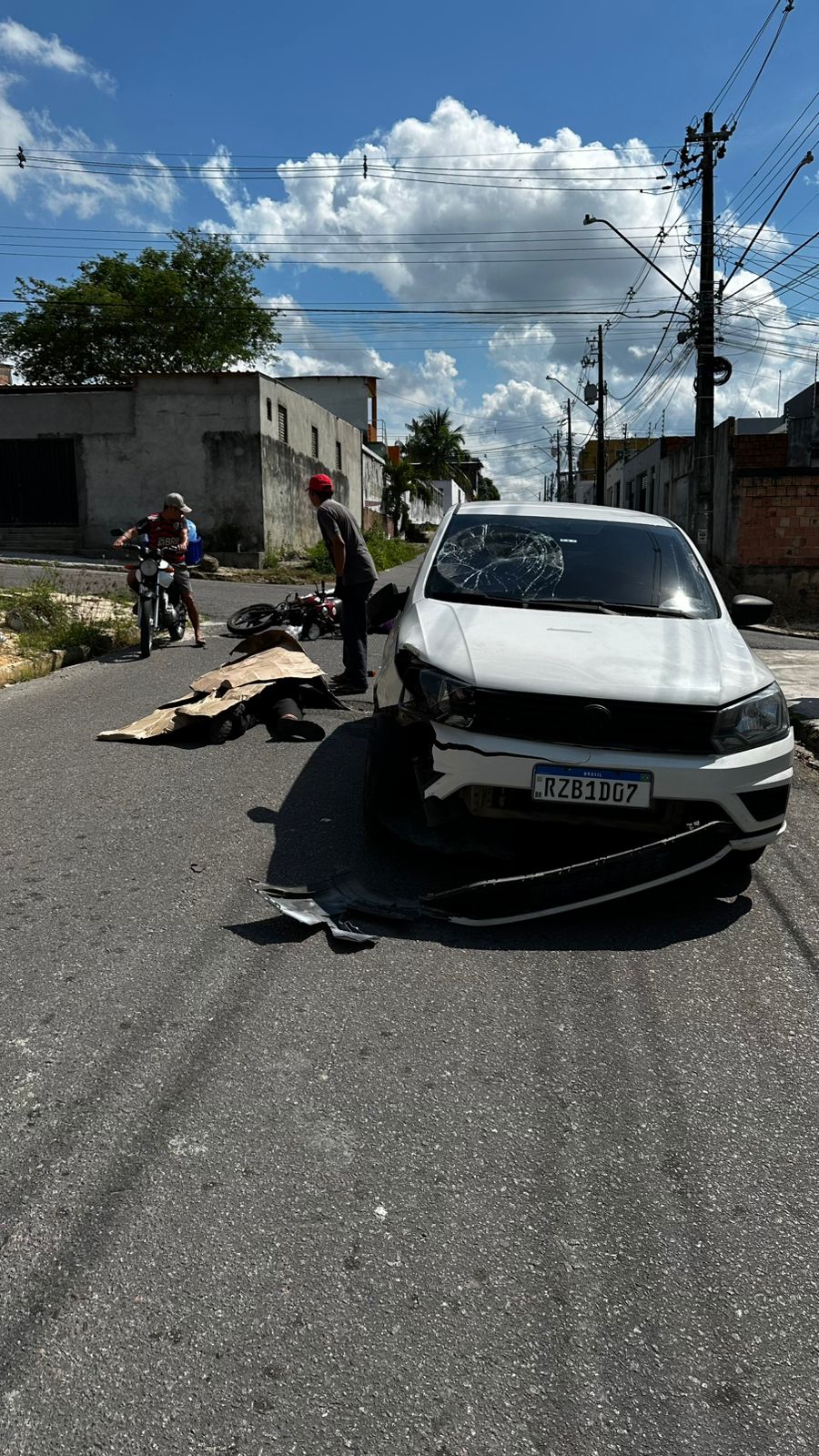 Motociclista fica ferido durante acidente em cruzamento no Águas Claras