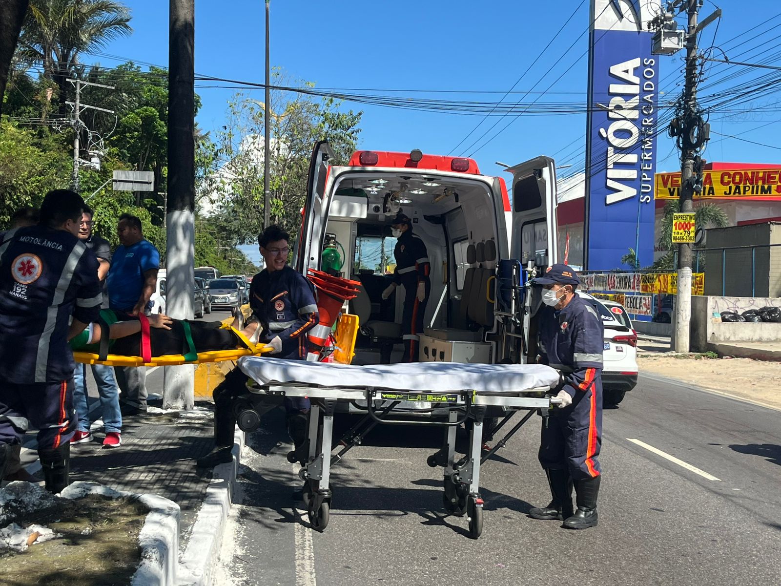 Acidente envolvendo três veículos deixa duas mulheres feridas na Av. Rodrigo Otávio