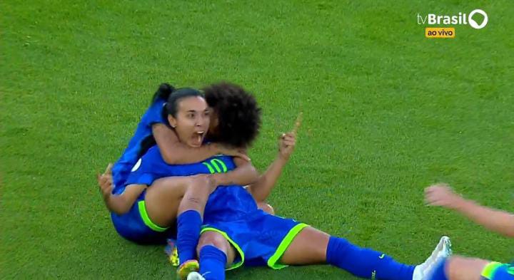 Nos pênaltis, Brasil vence Colômbia e é campeão do Copa América Feminina