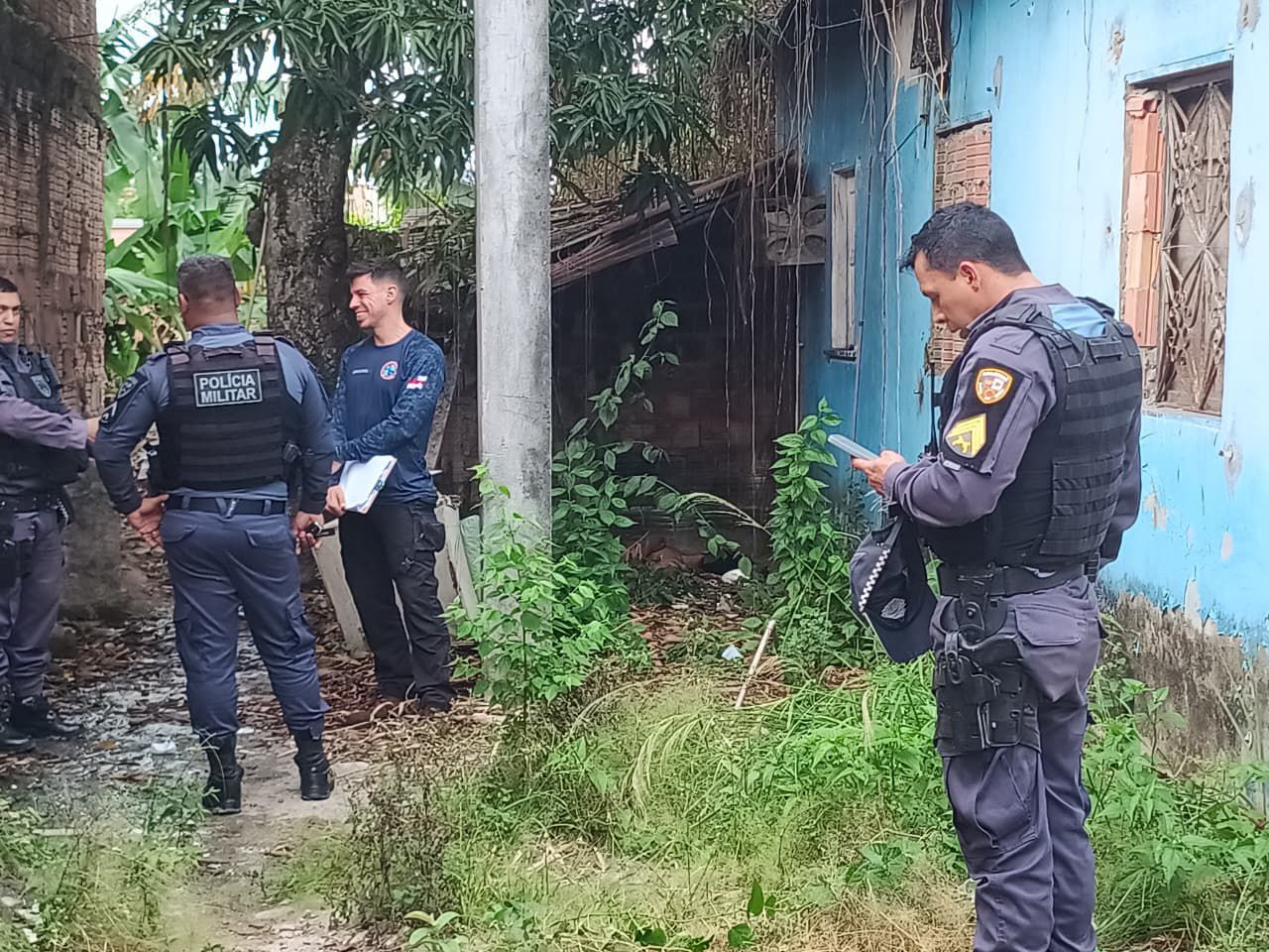 Homem morre ao cair de árvore ao tentar colher mangas em Manaus