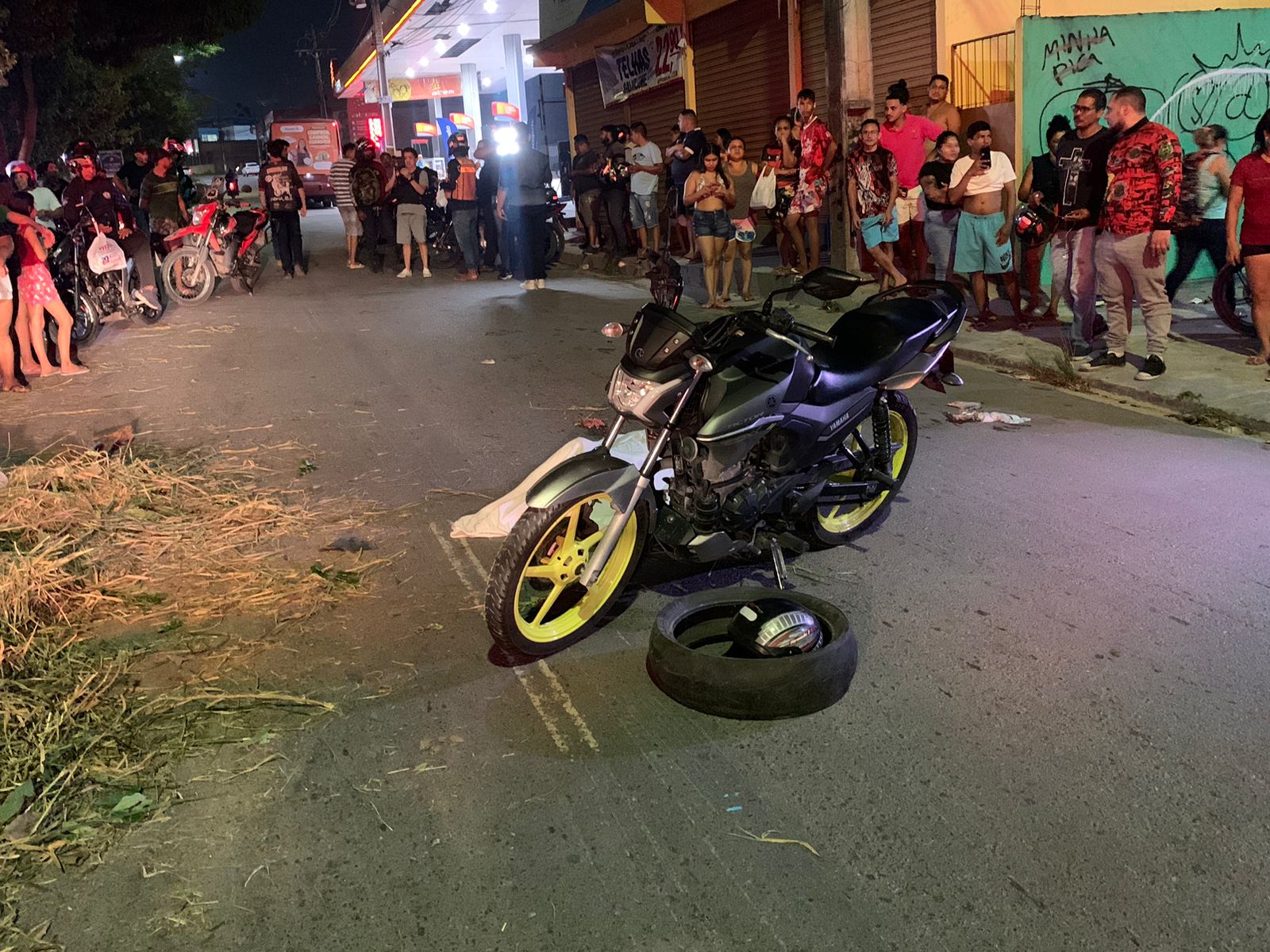 Jovem tem cabeça esmagada por ônibus em acidente em Manaus