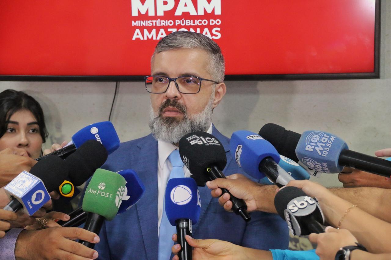 Sargento da PM e outro homem são presos por sequestros e extorsões em Manaus