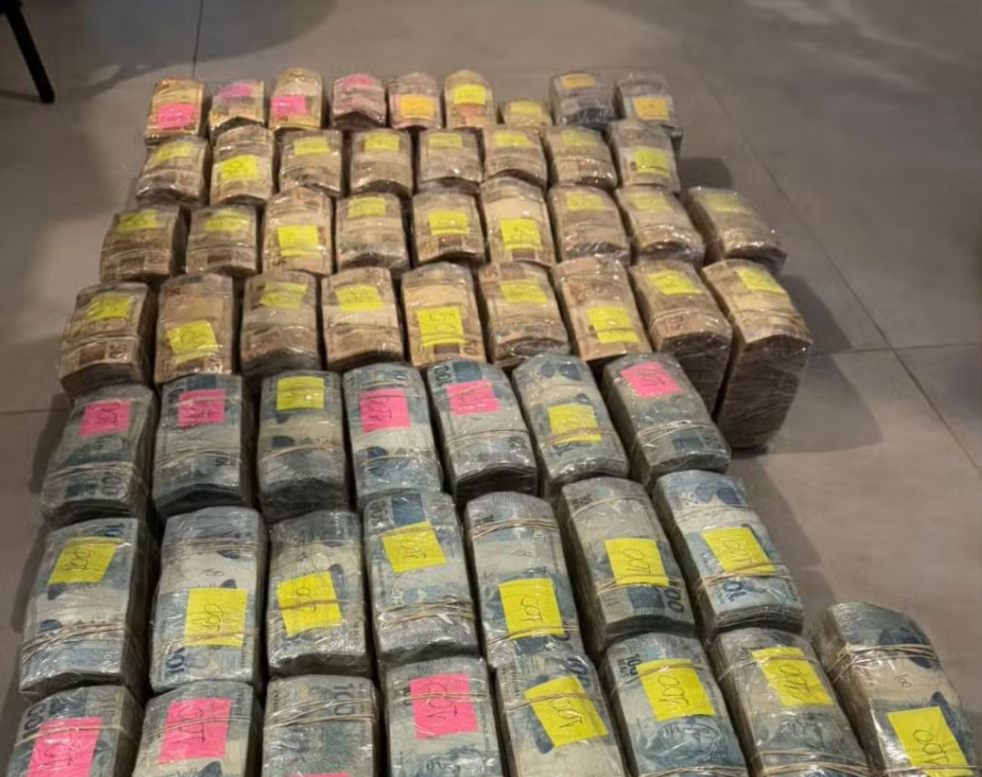 PF encontra R$ 3 milhões escondidos em colchão durante operação contra o tráfico em MG