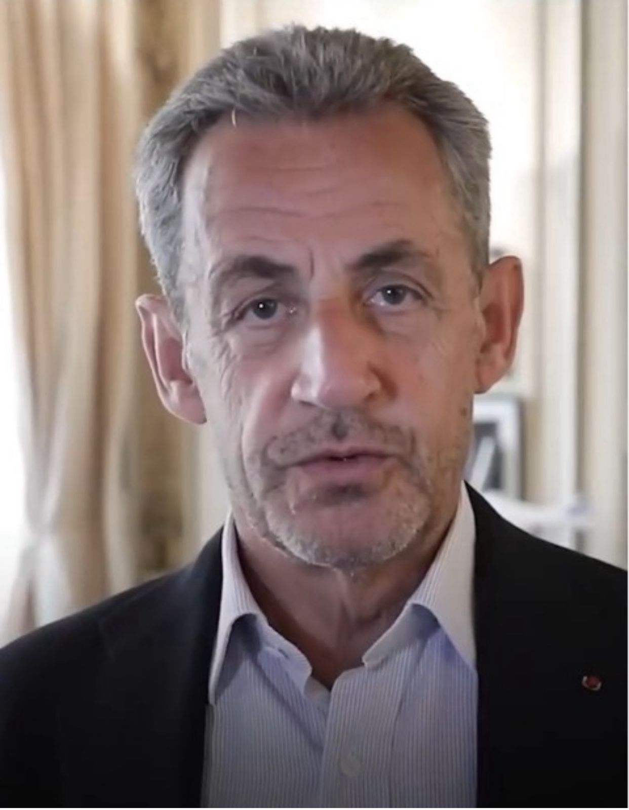 Ex-presidente da França Nicolas Sarkozy é condenado a 5 anos de prisão por associação criminosa