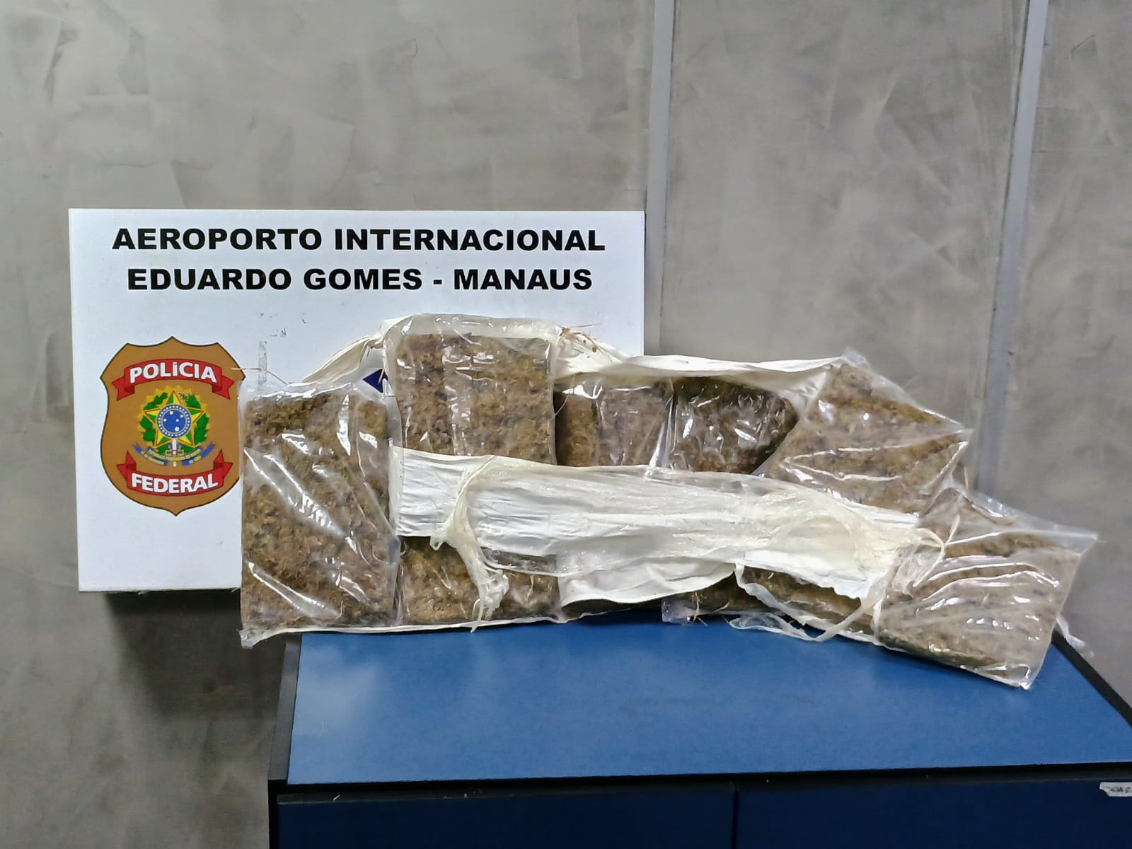 Passageiro corre de aeroporto de Manaus ao tentar fugir de revista da polícia