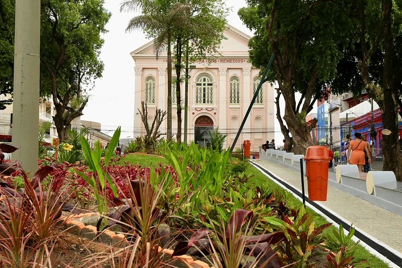 Praça dos Remédios é revitalizada e volta a ser símbolo do centro histórico de Manaus