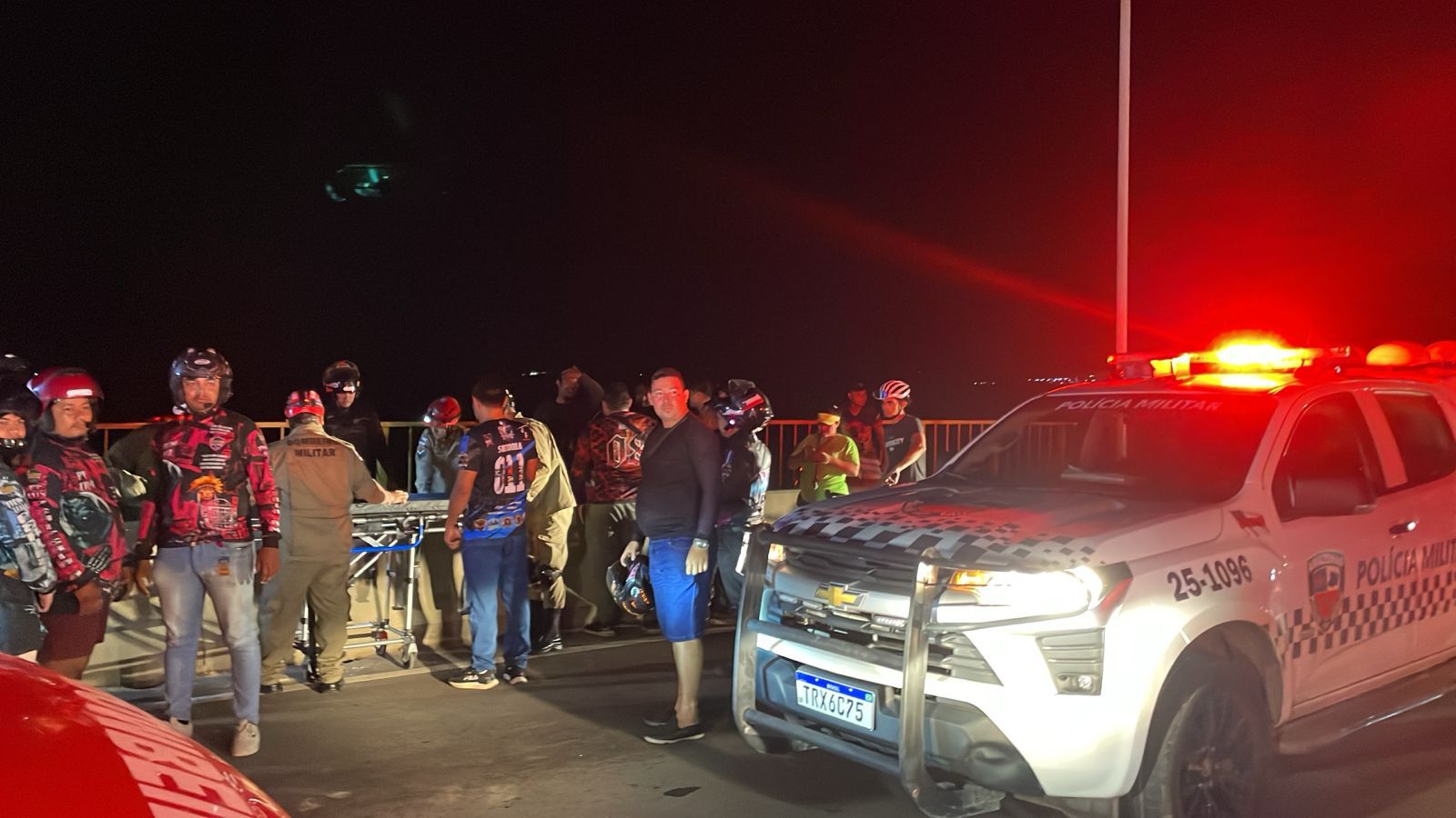 Motociclistas que procuravam colega de profissão desaparecida se envolvem em acidente na Ponte Rio Negro