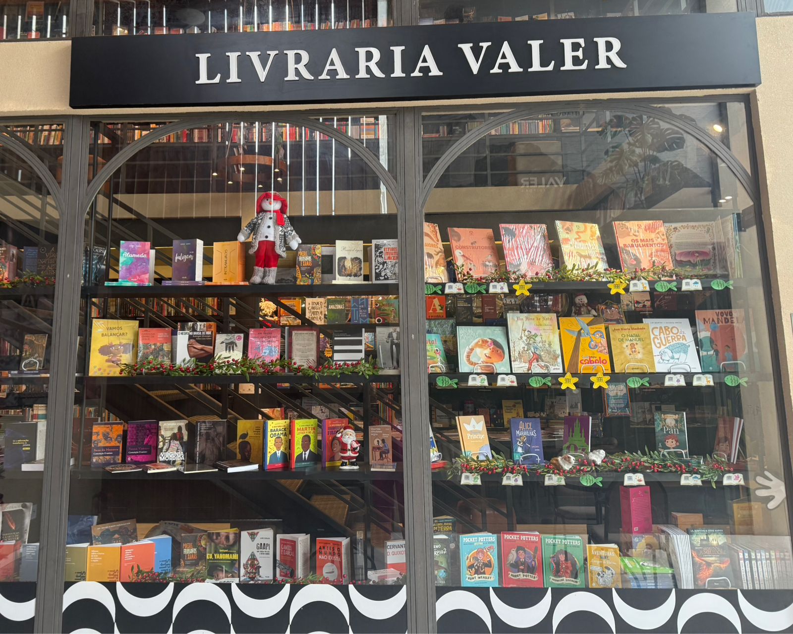 Livraria Valer realiza três dias de promoção com livros com até 90% de desconto