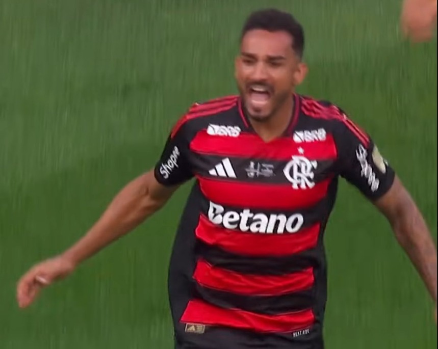 Flamengo abre o placar e sai na frente na final da Libertadores