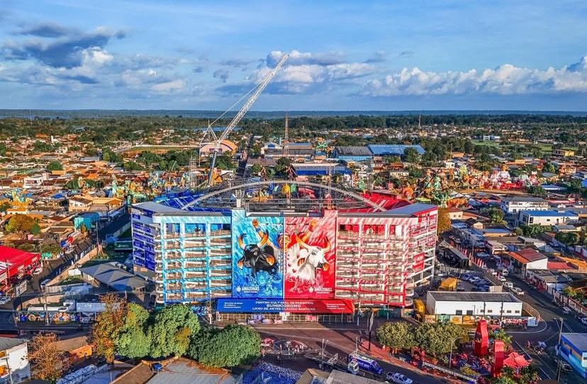 Ingressos do Festival de Parintins 2026 se esgotam horas após retomada de vendas