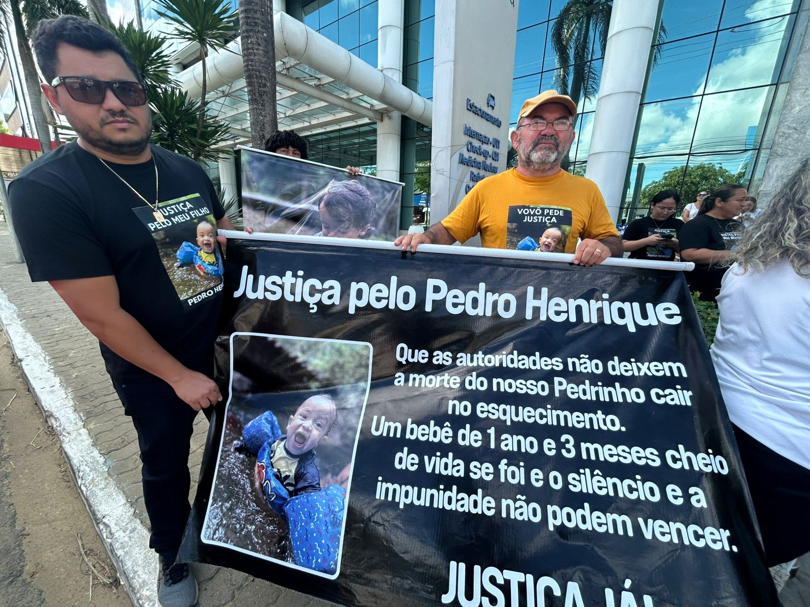 Pais de Pedro Henrique e Benício pedem punição por erros médicos no Amazonas