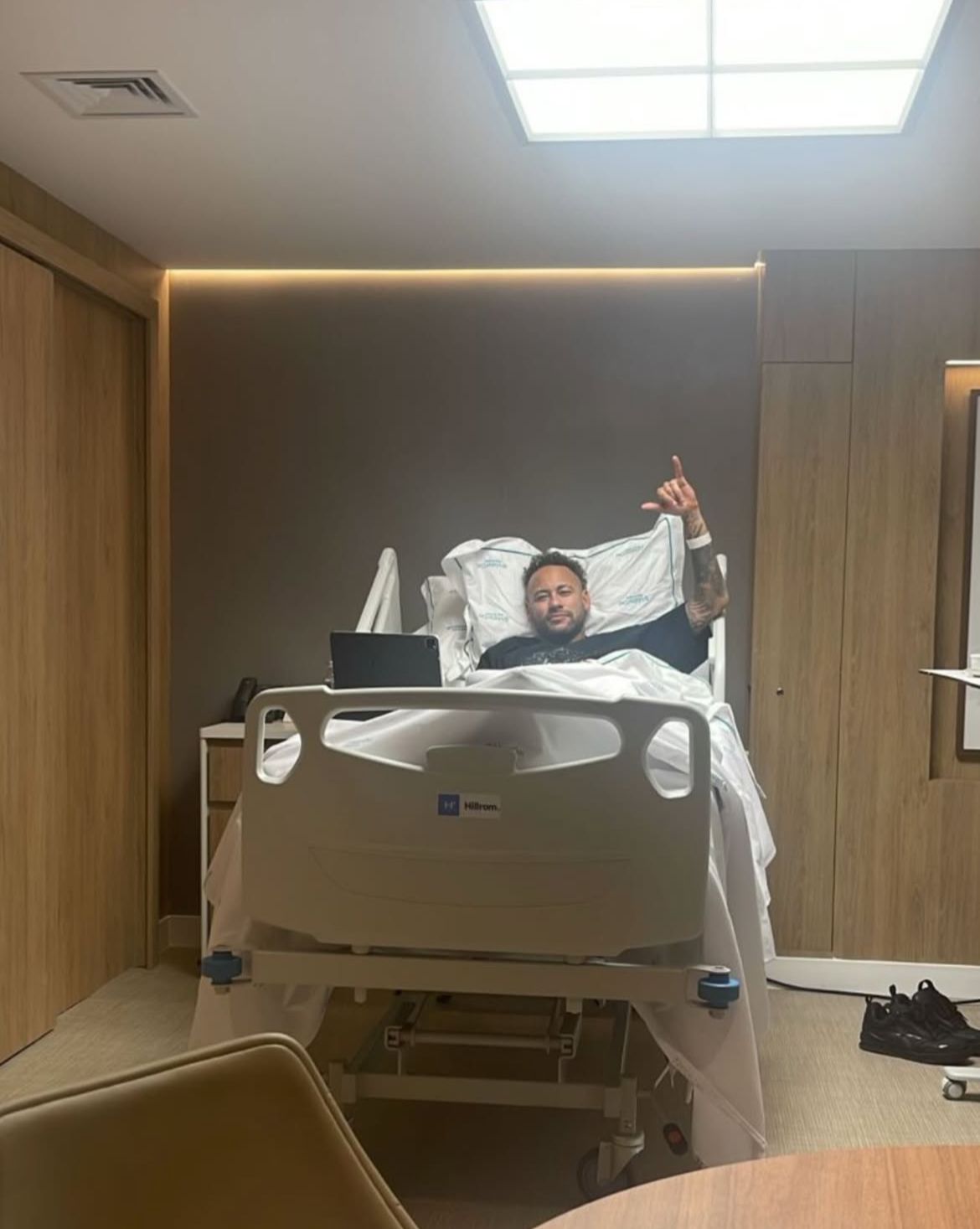 Santos atualiza situação de Neymar após cirurgia no joelho