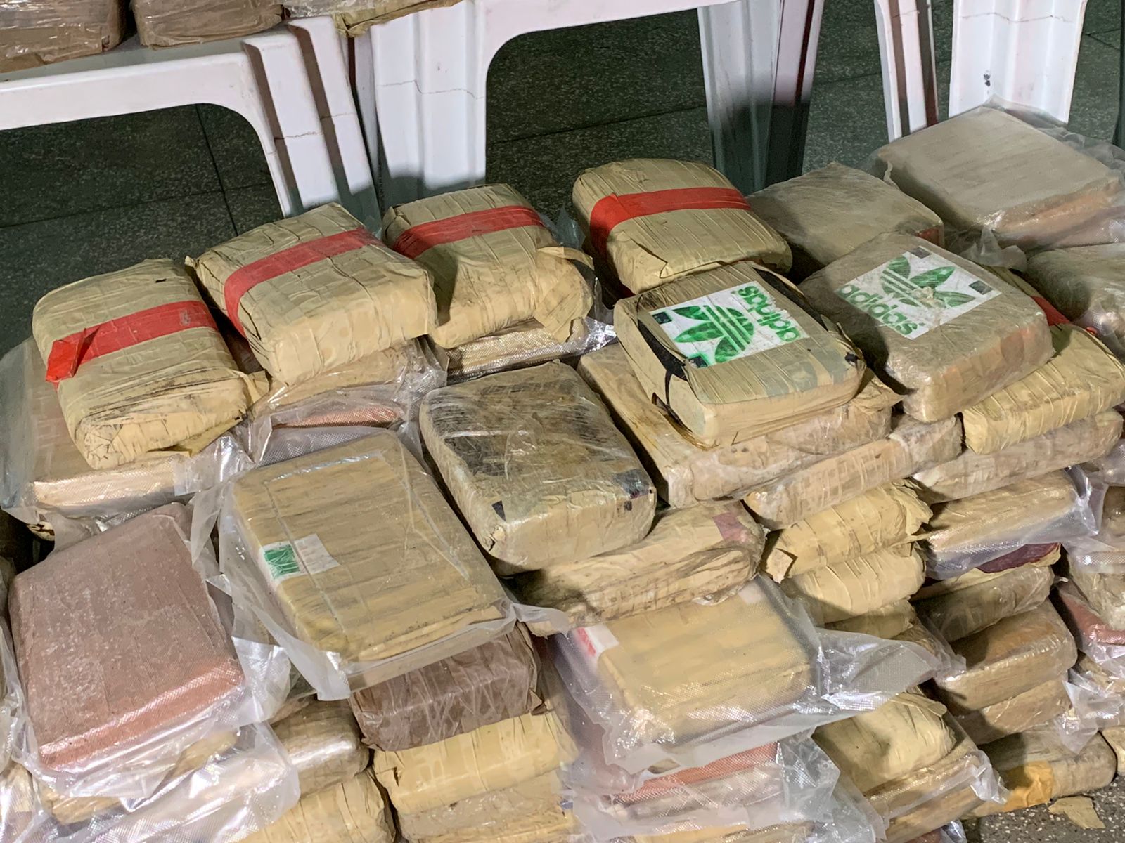 Mais de 500 tabletes de drogas que iriam "abastecer" Manaus no Natal são apreendidos pela PM