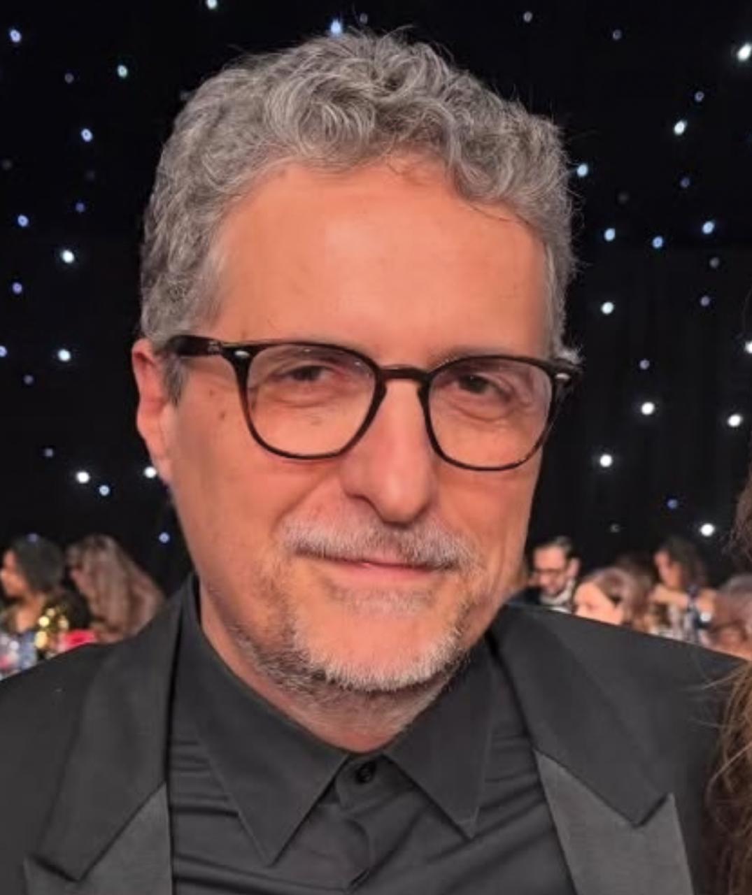 Kleber Mendonça critica entrega de prêmio para 'O Agente Secreto' no tapete vermelho