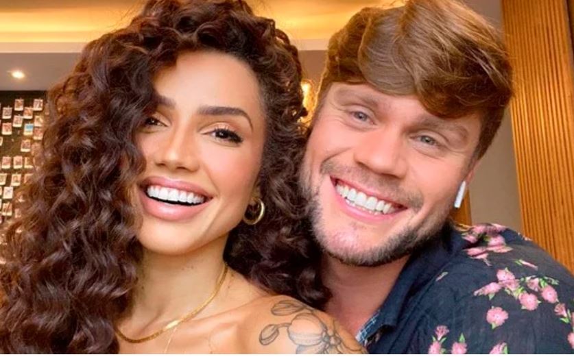 Noivos, ex-BBBs Paula Amorim e Breno anunciam gravidez: 'Presentinho mais que especial'