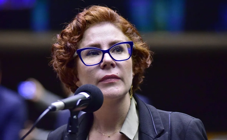 Decisão da Câmara sobre Zambelli é ilegal e pode cair no STF, avaliam ministros 