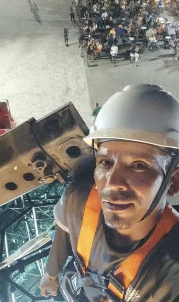 Largo presta homenagem a trabalhador que morreu após queda de árvore natalina