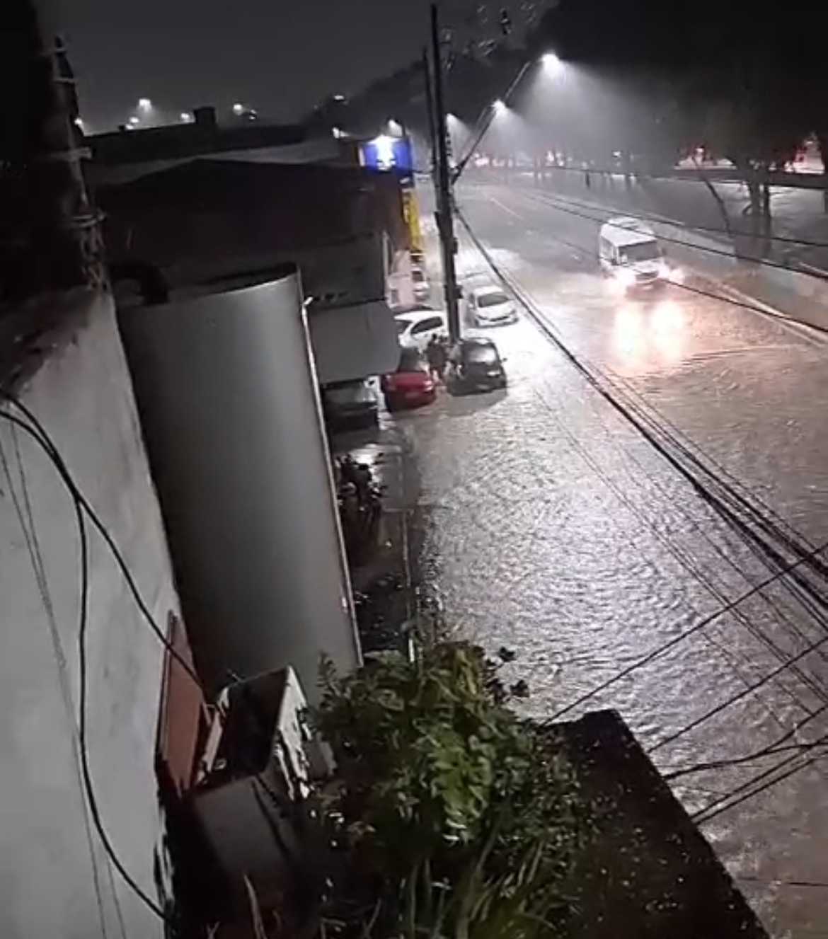 Defesa Civil de Manaus declara "estado de atenção" devido a chuvas fortes e raios