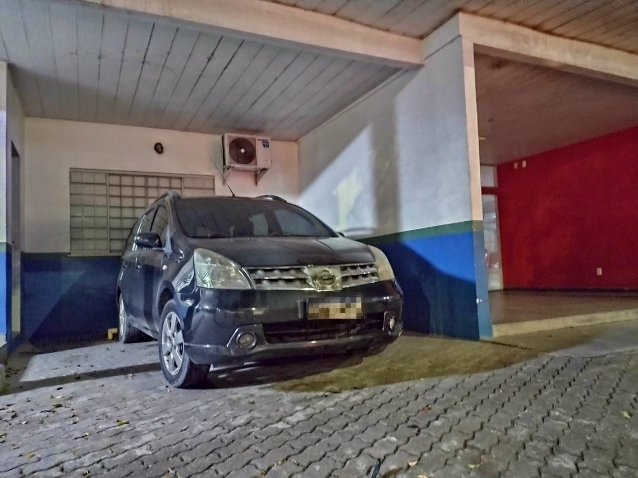 Vídeo: Veículo é incendiado no estacionamento do 13º DIP, em Manaus  