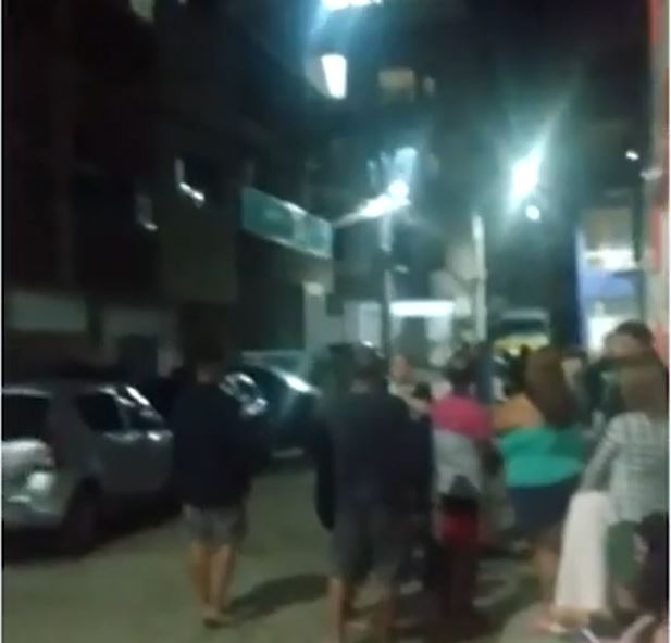 Pânico: Moradores abandonam prédios ao ouvirem estalos e acharem rachaduras