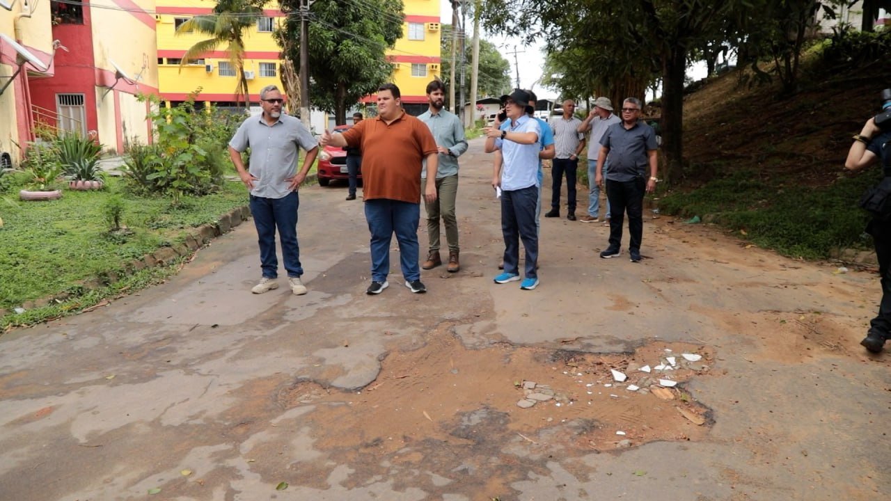 Ruas do bairro Compensa passam por recapeamento nesta terça em Manaus