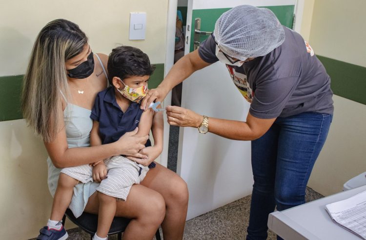 Vacinação contra a influenza e multivacinação infantil começa na segunda em Manaus