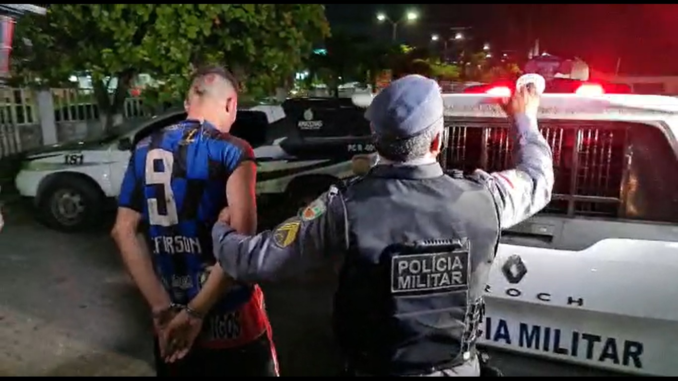 Motocicleta entra em pane mecânica e homem é preso ao fugir da polícia em Manaus