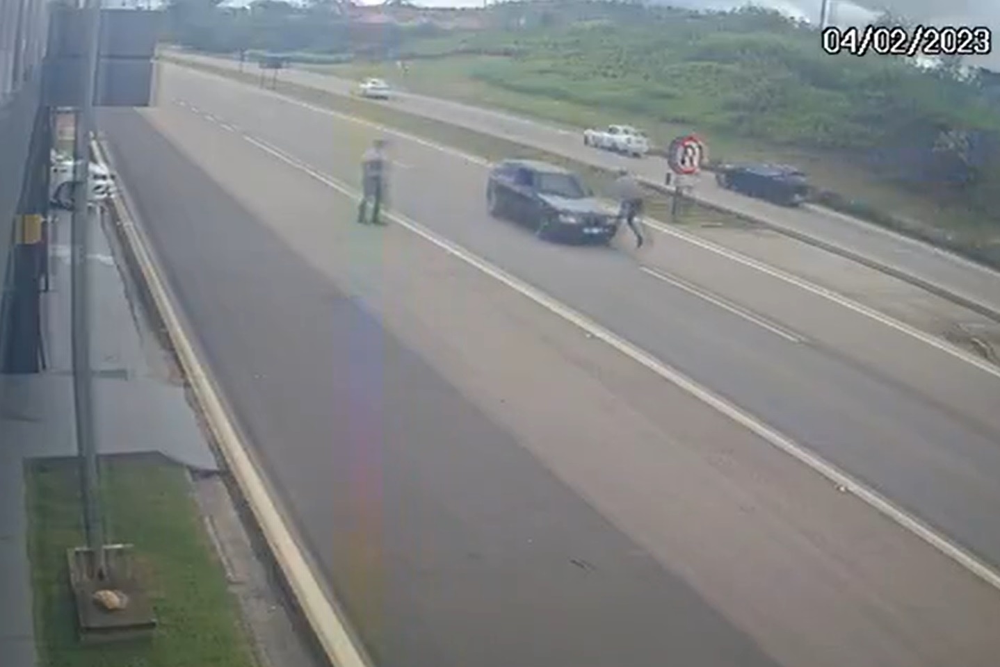 Vídeo: motorista atropela policial rodoviário ao descumprir ordem de parada