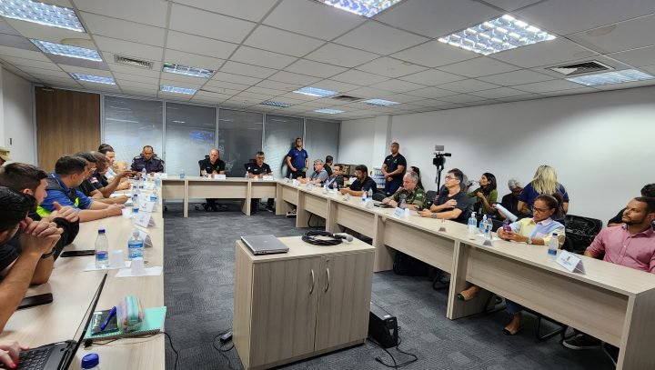 Órgãos se reúnem com Gabinete de Crise para prevenir atos antidemocráticos em Manaus