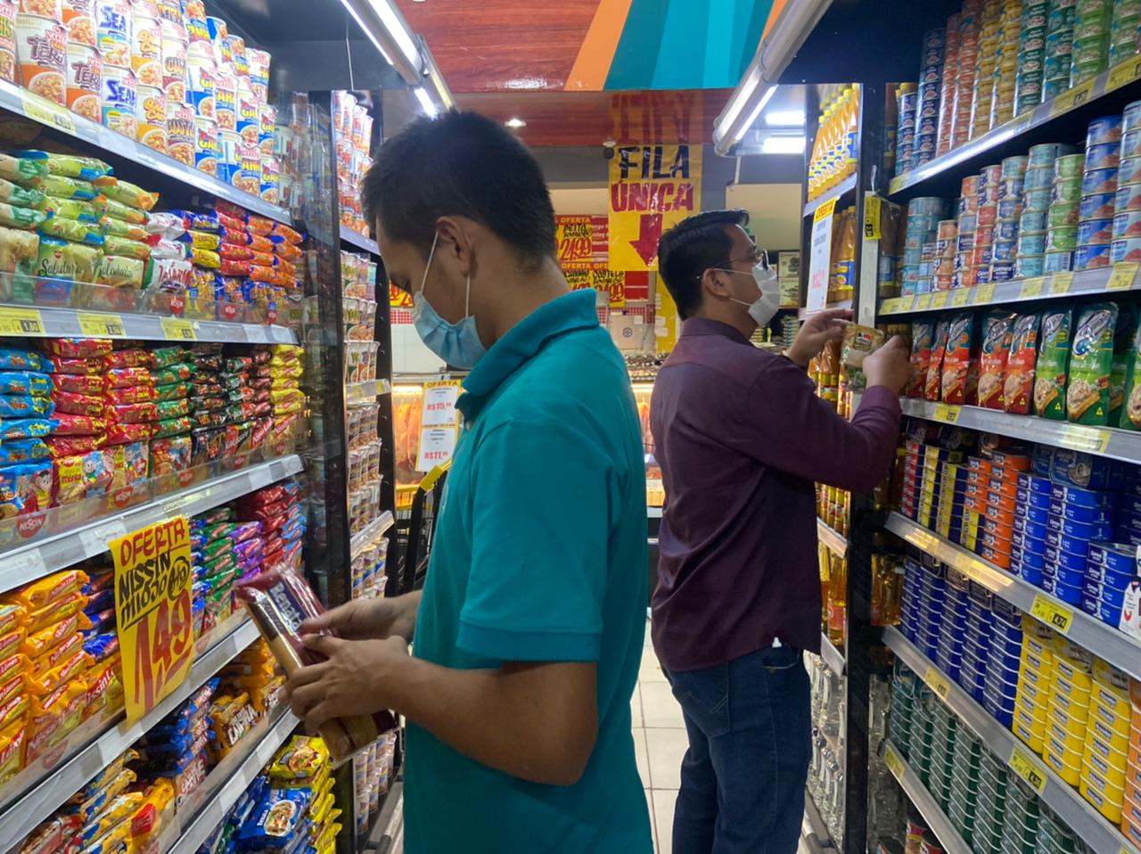 Procon apreende mais de 50 Kg de produtos estragados em mercado em Manaus