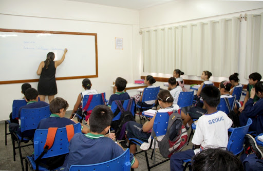 Governo deve providenciar professor a aluno com paralisia cerebral no Amazonas