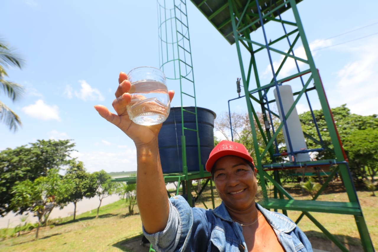 Comunidades afetadas pela seca recebem cestas básicas e água potável no Amazonas