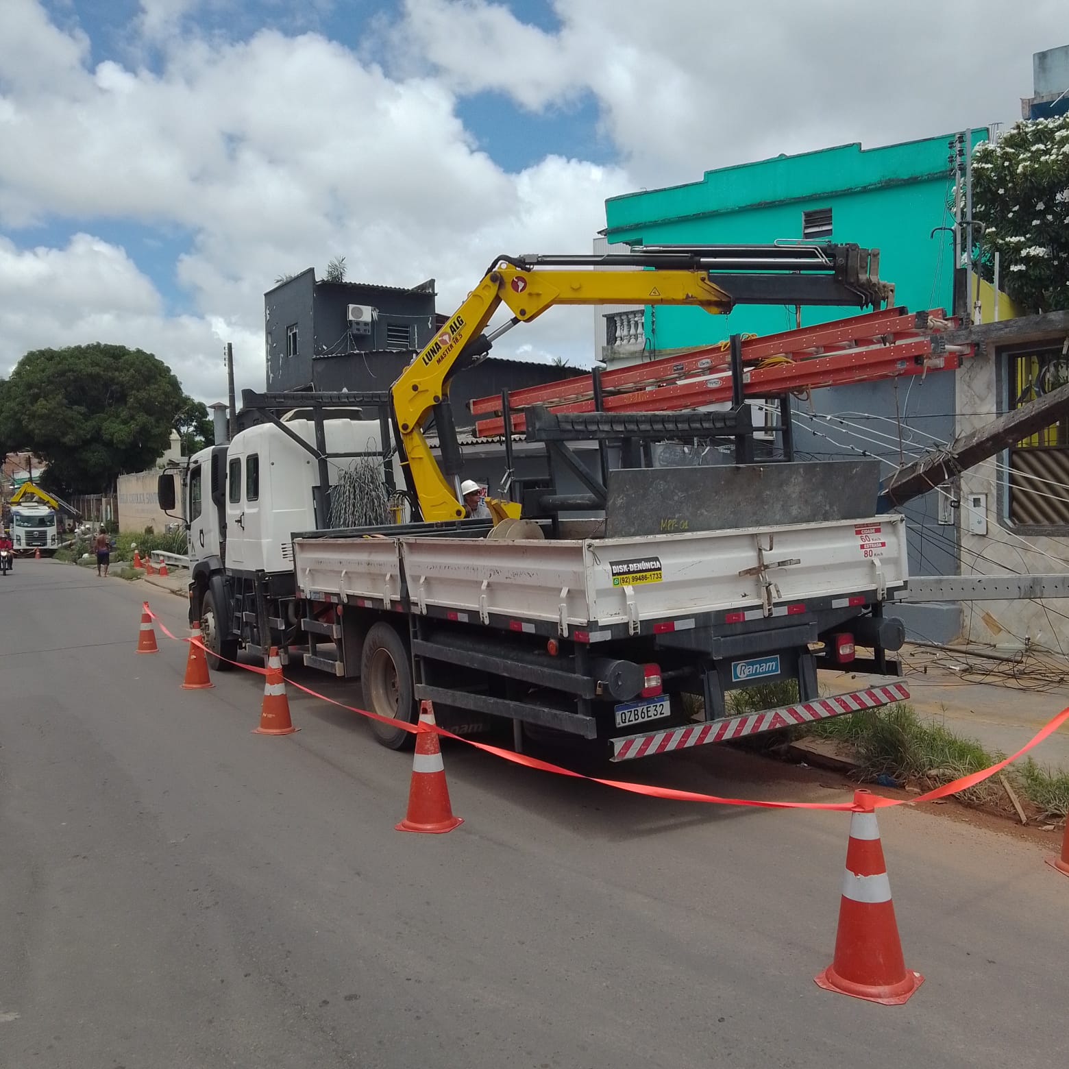 Manutenção em rede elétrica deixa 7 bairros e três ramais sem energia nesta quarta-feira