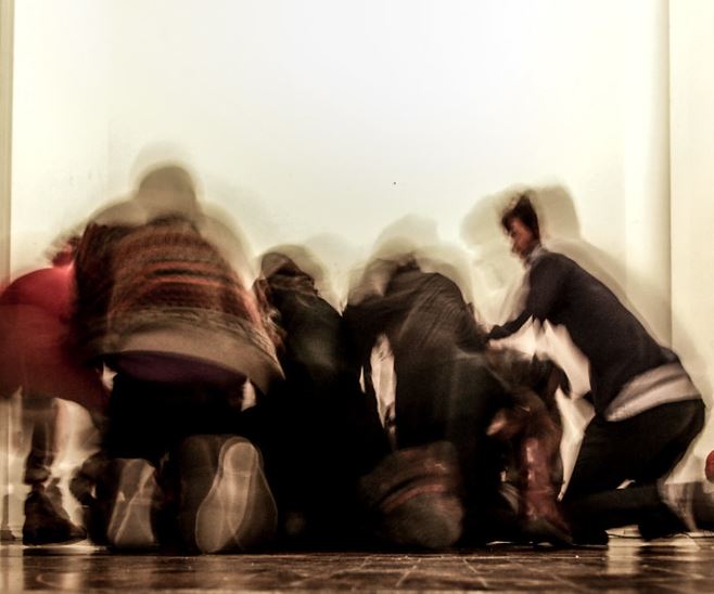 Homem é linchado por populares e executado a tiros por justiceiro em Manaus