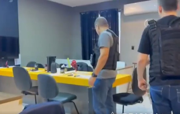 Dono e funcionária de empresa que aplicava golpes do falso consórcio são presos em Manaus