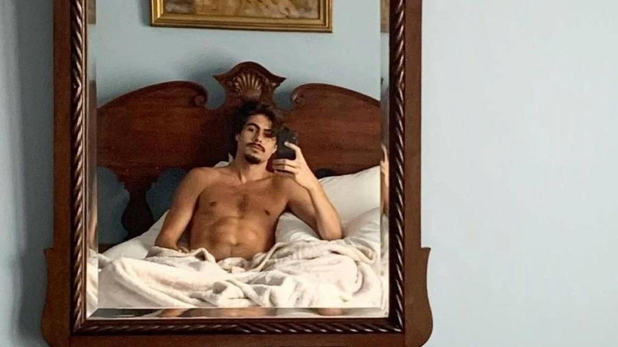 Rafa Vitti posta foto sensual e Tatá Werneck alerta: ‘tá aparecendo teu saco'