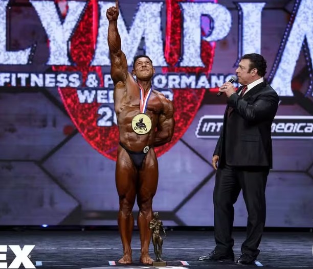 Ramon Dino vence o Mr. Olympia 2025, maior título do fisiculturismo do mundo
