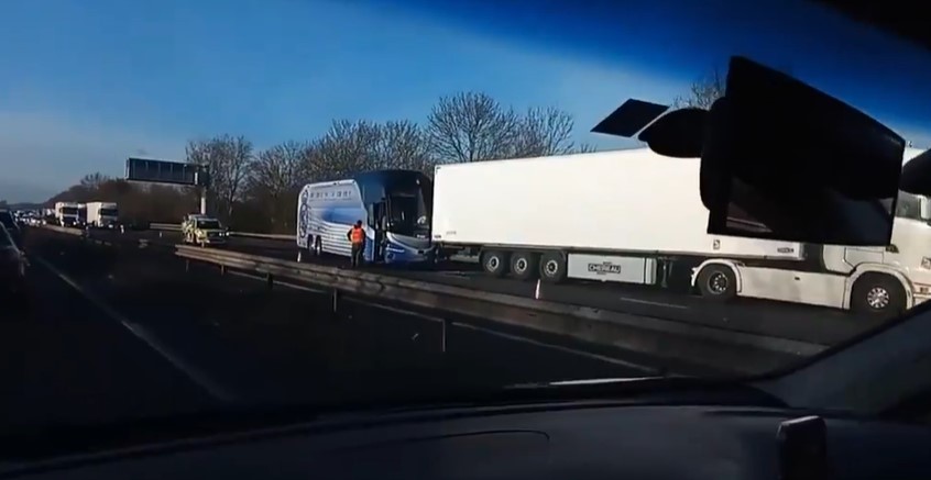 Ônibus do Real Madrid se envolve em acidente após derrota na Champions