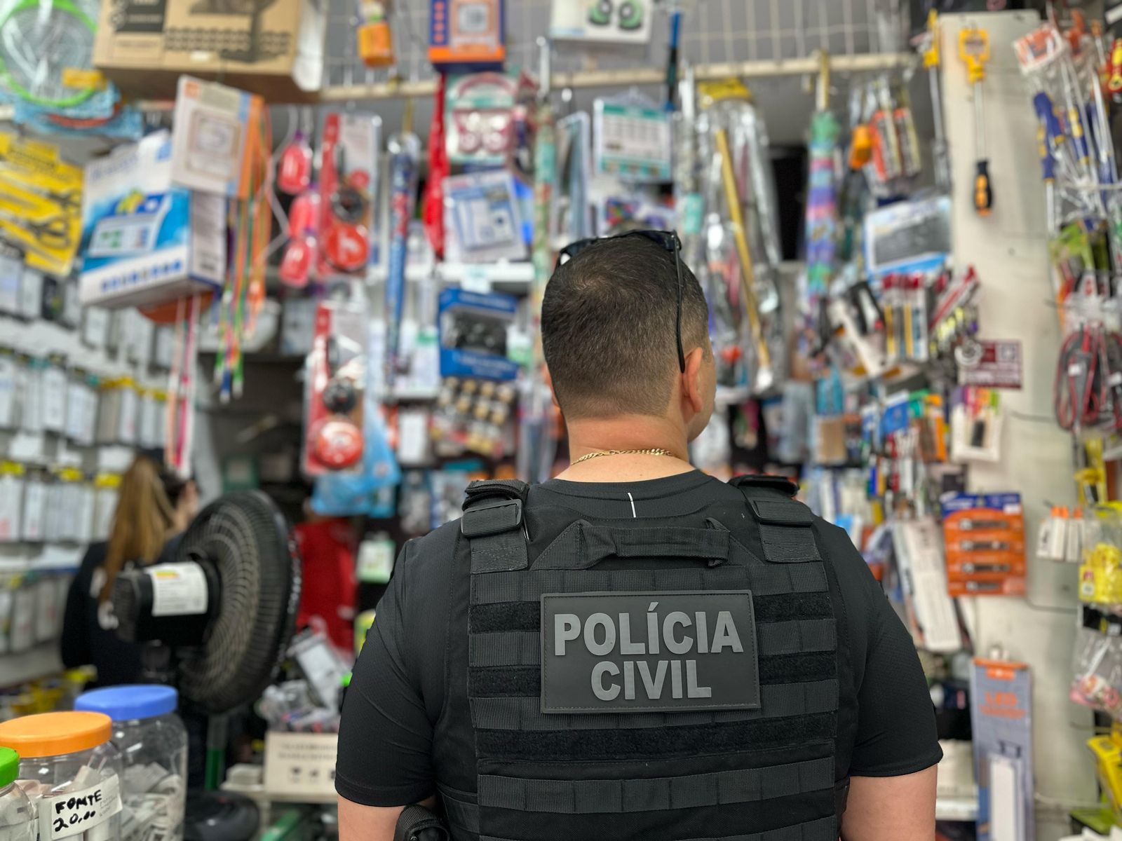 Três pessoas são presas durante fiscalização em assistências técnicas de Manaus