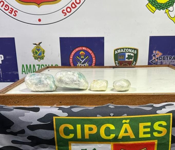 Drogas avaliadas em R$ 11 mil são encontradas em fraldas dentro de barco no Amazonas