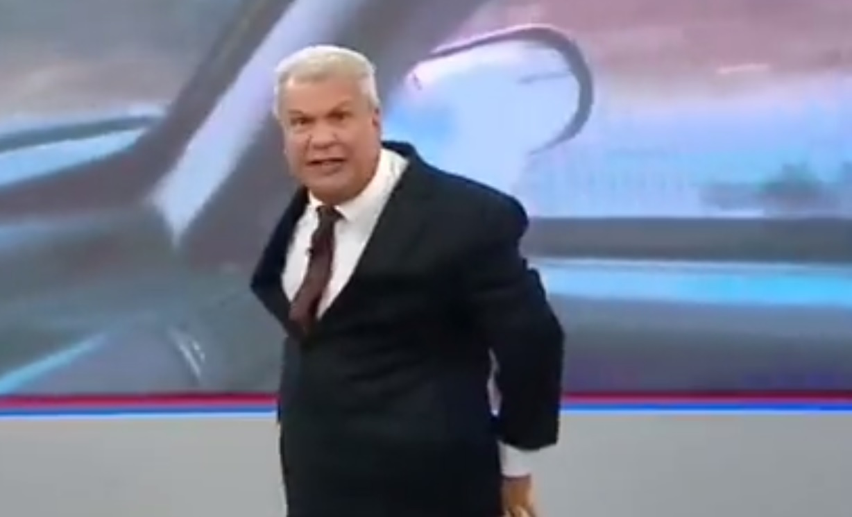 Sikêra Jr. arma barraco com repórter ao vivo sobre caso zagueiro Renan: ‘cala a boca'