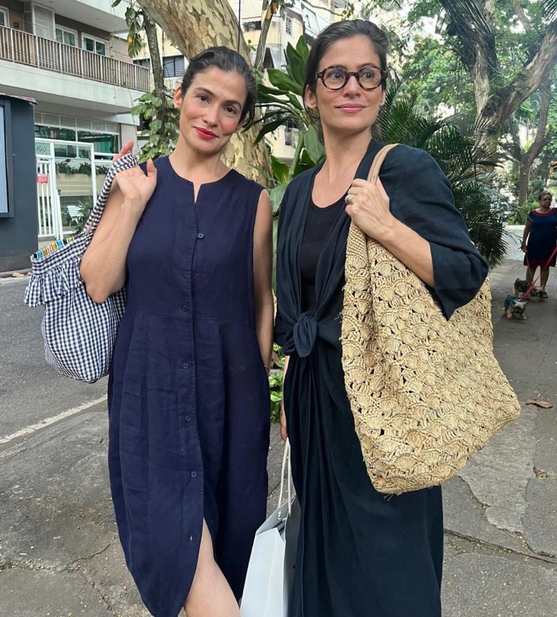 Renata Vasconcellos comemora aniversário com irmã gêmea e confunde fãs