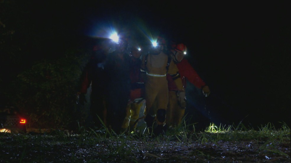 Gruta onde bombeiros morreram soterrados passa por perícia hoje
