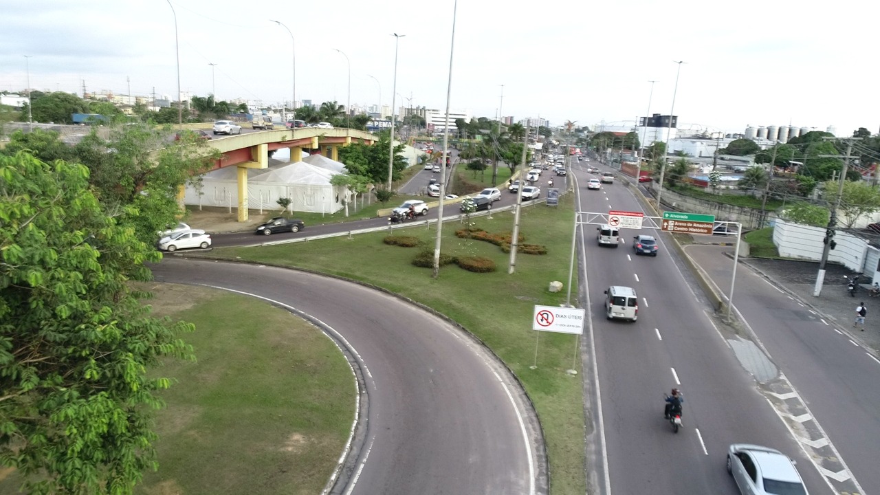 Interdição em  alça de acesso no viaduto de Flores é mantida em horário de pico