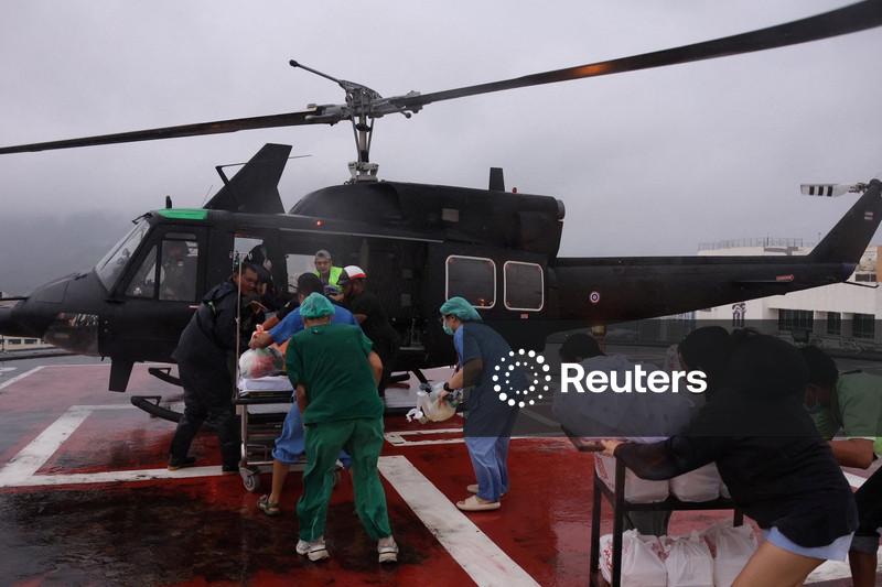 Enchentes na Tailândia deixam 33 mortos; país busca resgatar pacientes de hospital inundado