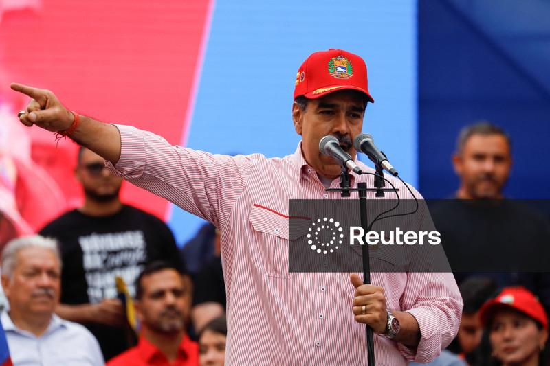 Maduro jura "lealdade absoluta" ao povo venezuelano